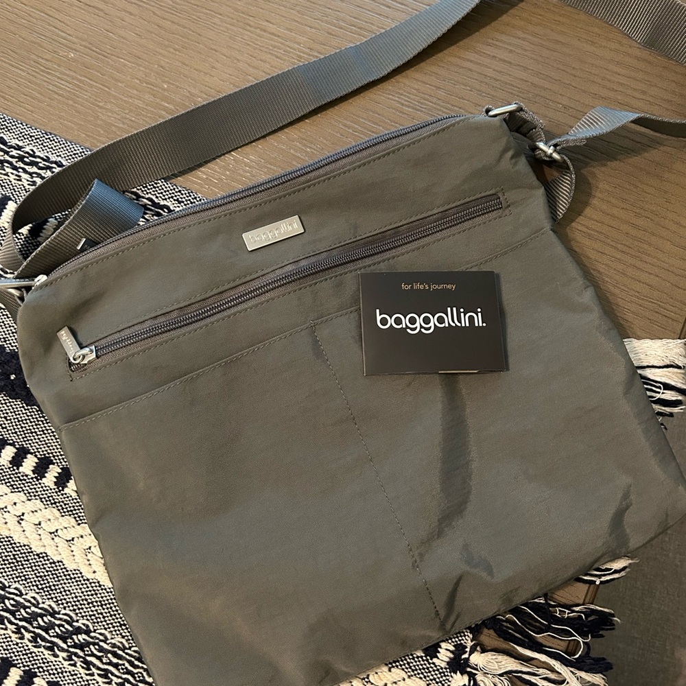 Baggalini bag
